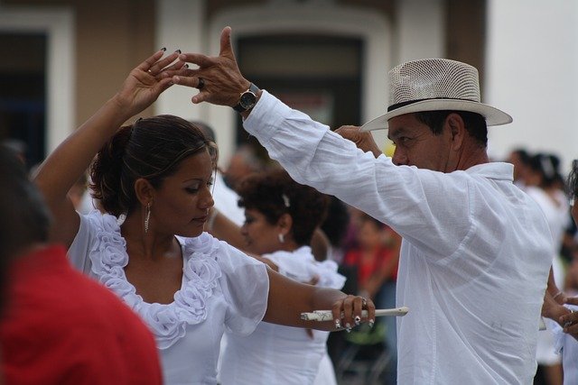 mexický pár při tanci